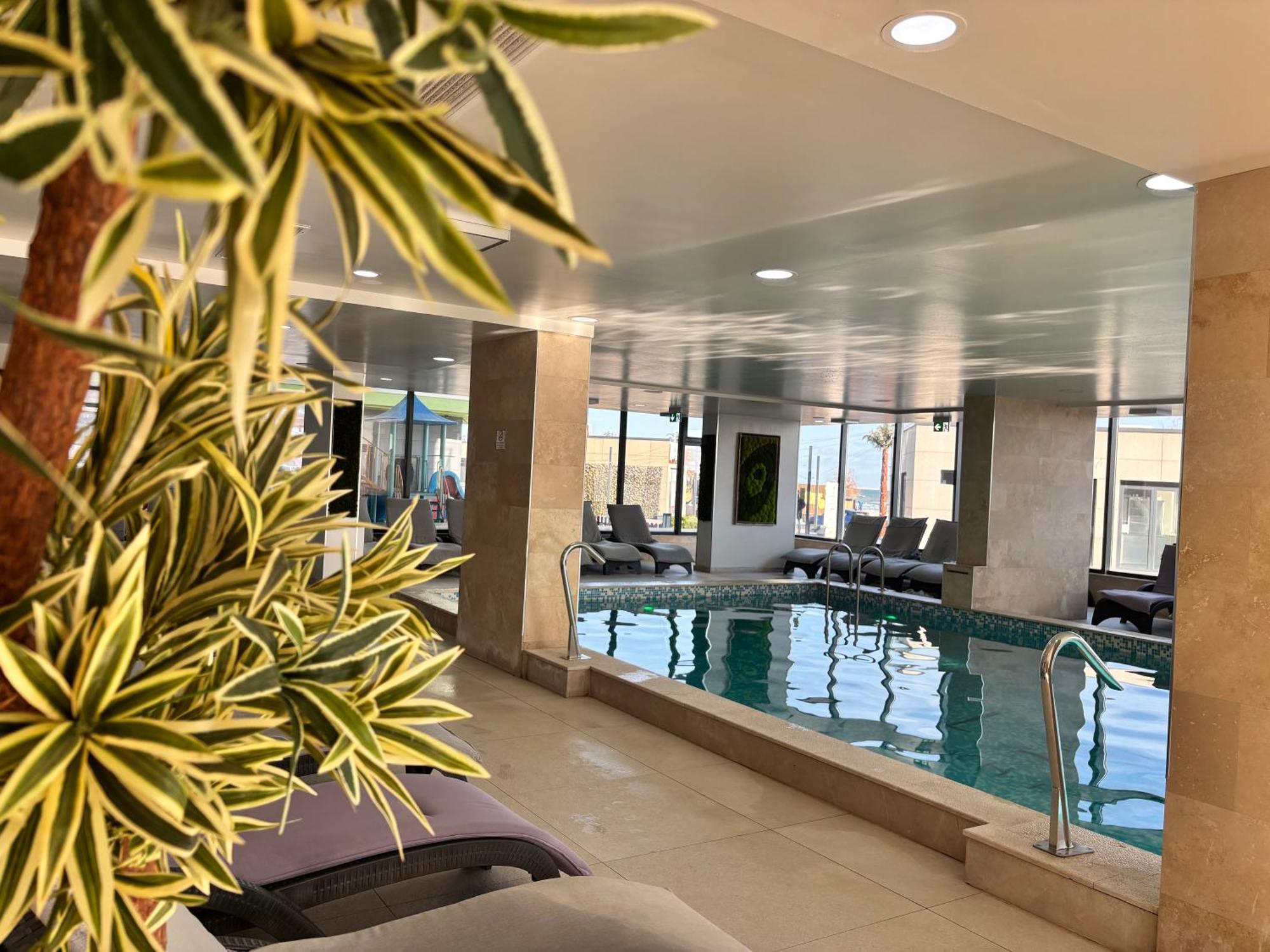 Aquamarine - Pool & Spa Beach Resort Năvodari المظهر الخارجي الصورة
